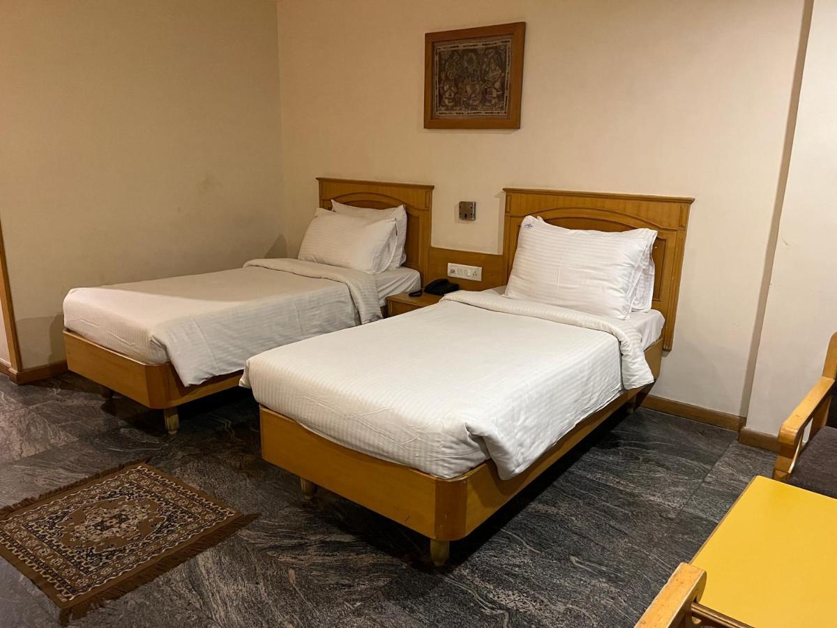 Asr Guesthouse Тирупати Екстериор снимка